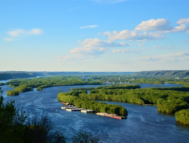 Scenic photo of the river showing islands and boats on the river