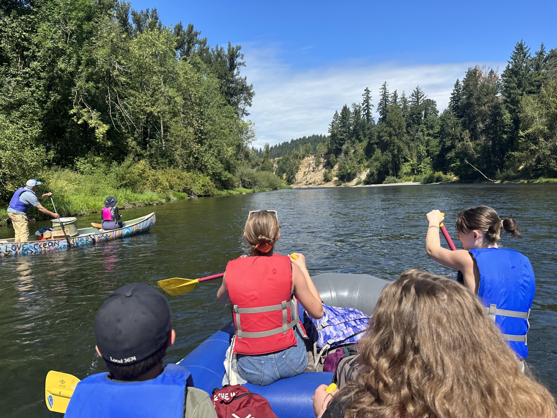 Middle school students paddle in a raft on Oregon's Clackamas River ...