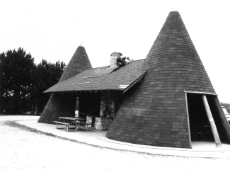 A view of the Show Pool Shelter from the 1950s.