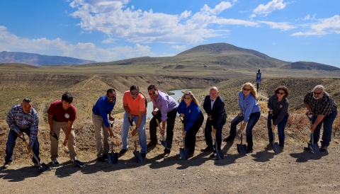 Representatives from the U.S. Fish and Wildlife Service, members of the Pyramid Lake Paiute Tribe, and other partners pose for the Numana Dam groundbreaking.