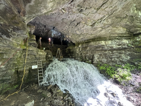 Active construction of cave gate.